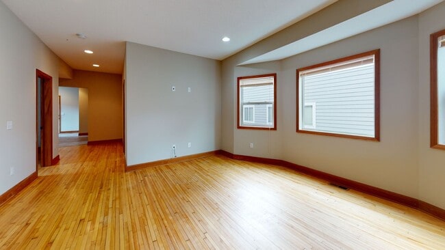 Foto del edificio - 1018 16th Ave SE