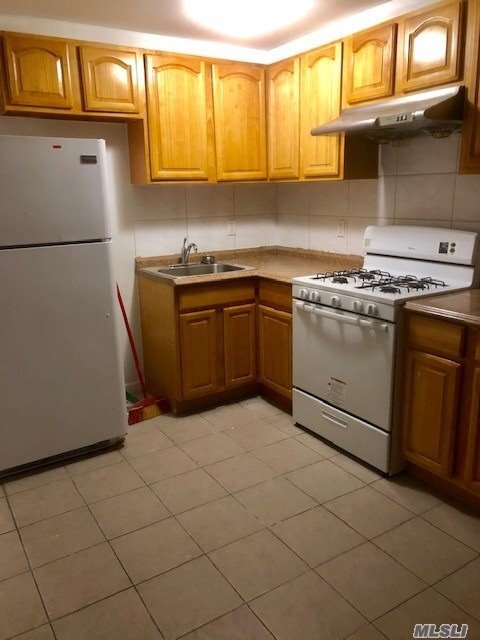 Primary Photo - 94-66-94-45 45th Ave