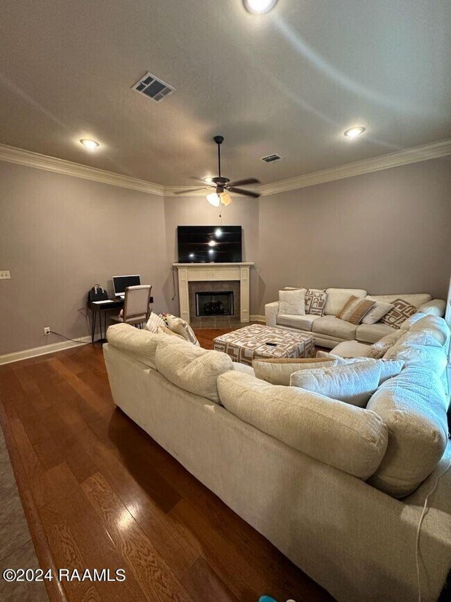 Foto del edificio - 244 Ivory St