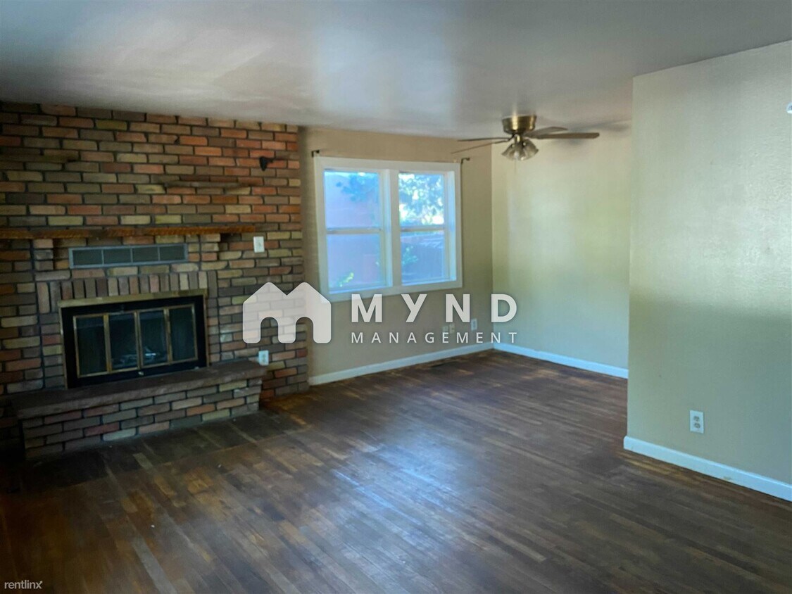 Foto del edificio - 5 br, 2 bath House - 2015 Downing Dr