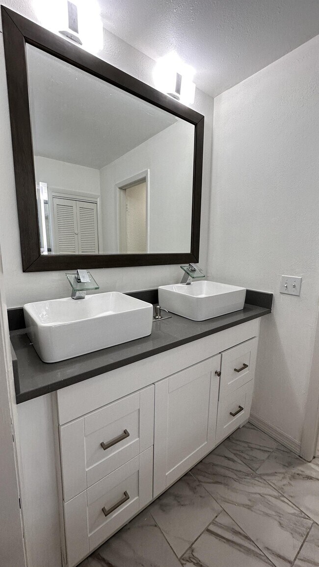 Foto del edificio - 4840 Pebble Beach Dr