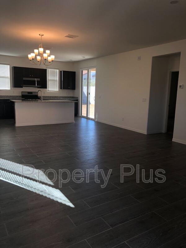 Building Photo - 2213 W Carol Ann Way