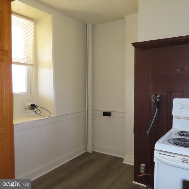 Building Photo - 11677 Lincoln Way W