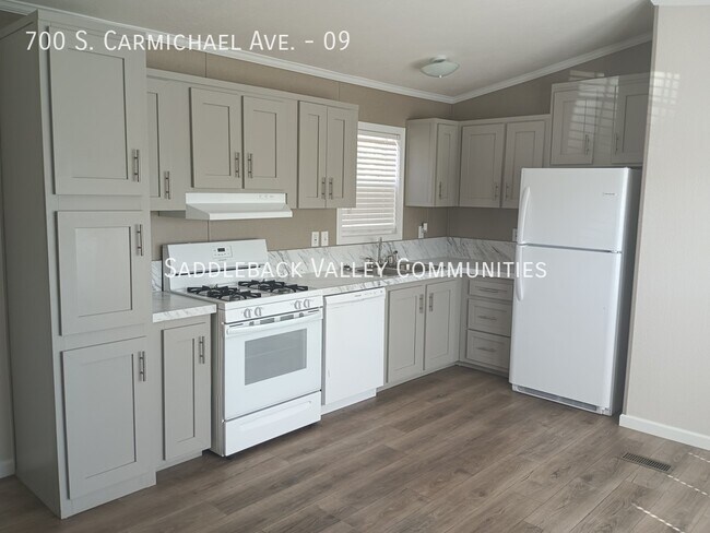 Building Photo - 700 S Carmichael Ave