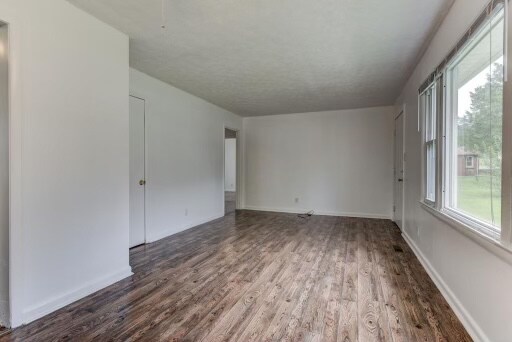 Building Photo - 504 W Carson St
