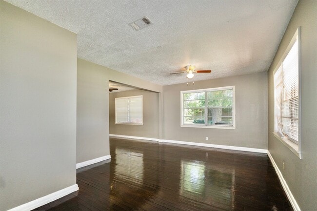 Building Photo - 2109 Jeridona St
