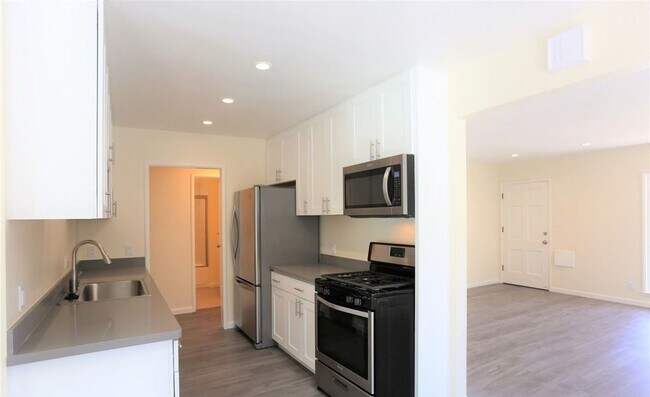 Building Photo - 1058 Cherry St