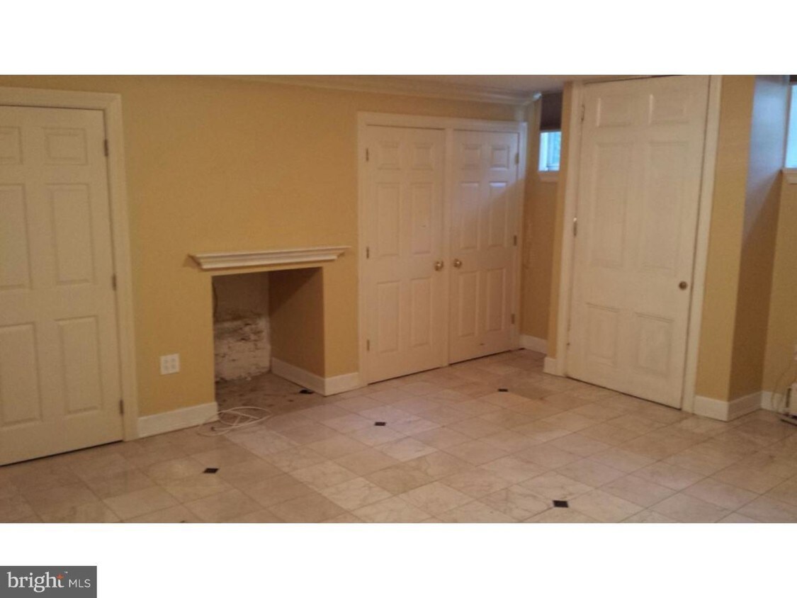 Foto principal - 7046 S Washington Square