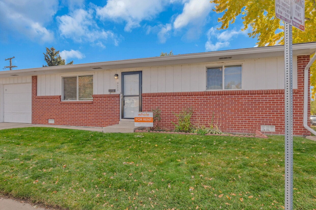 Primary Photo - 4282 W Virginia Ave