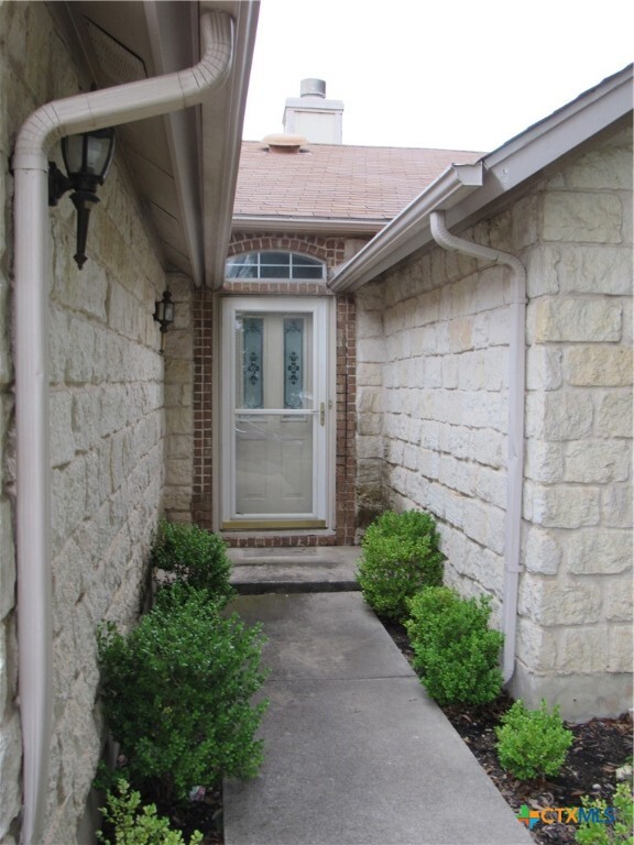 Building Photo - 4802 Shawn Dr