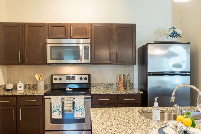 Building Photo - Amberleigh Shores