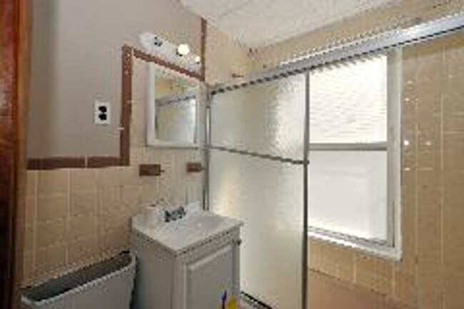 Foto del edificio - Brookline - 2  Bedroom Apt - Available NOW...