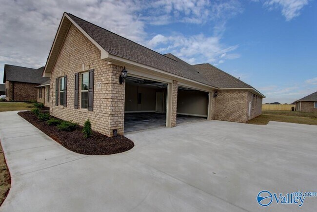 Building Photo - 13747 Arbor Ridge Dr