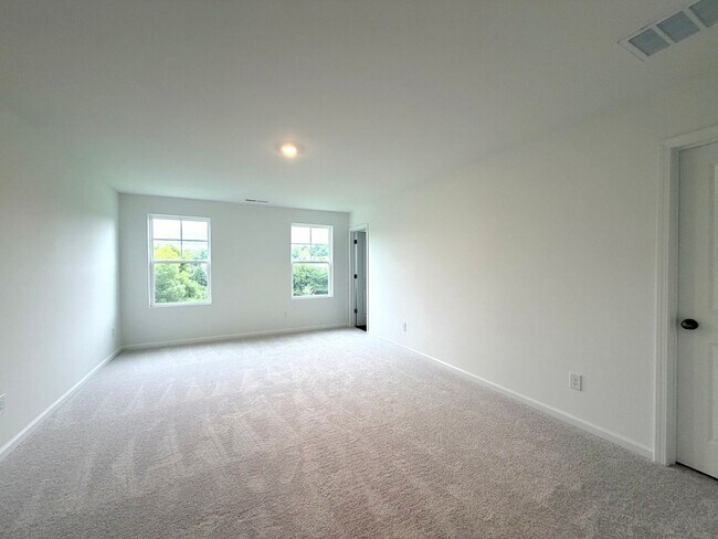 Foto del edificio - ~~ Luxurious End Unit 3-bedroom Townhome ~~