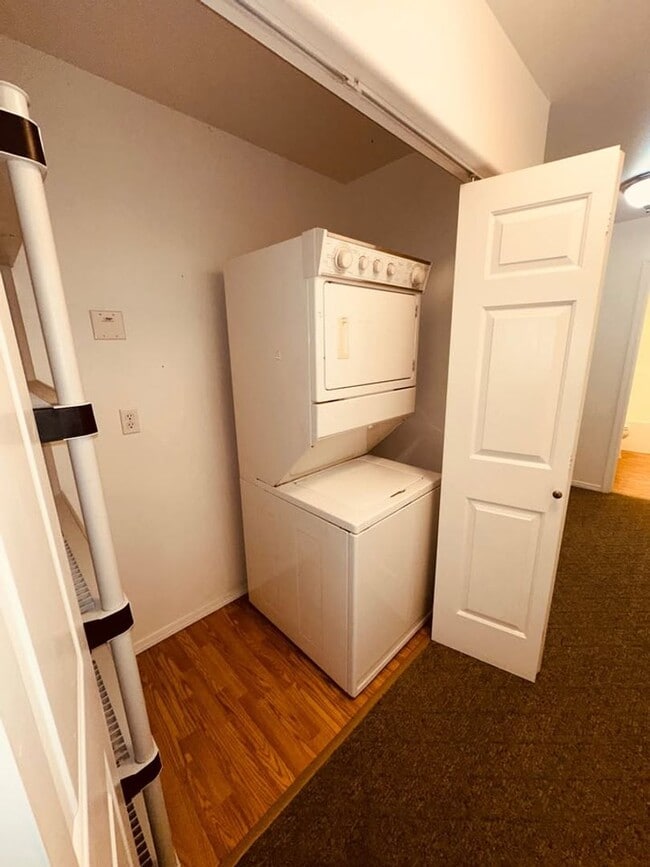 Building Photo - 2751 S Donovan Dr