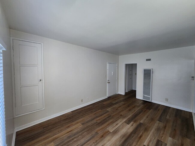 Foto del edificio - 4767 San Vicente Blvd
