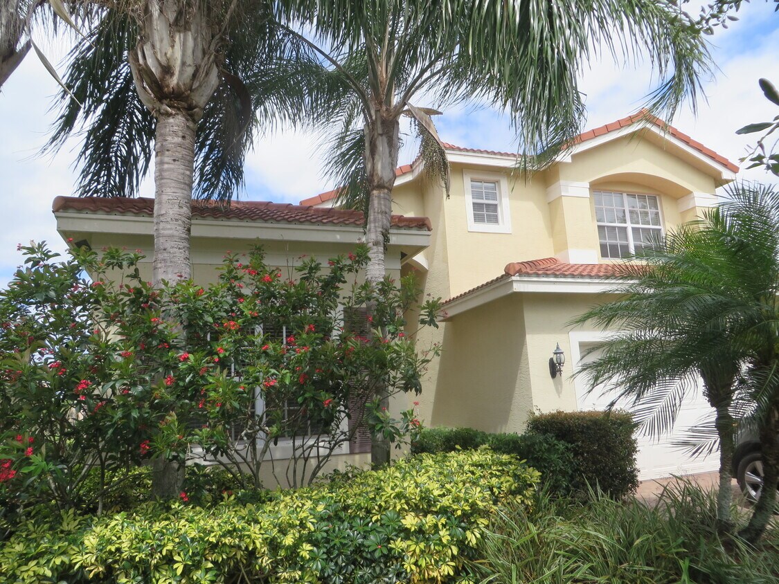 Foto principal - 2012 Grey Falcon Cir SW