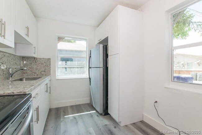 Foto del edificio - 238 NW 14th St