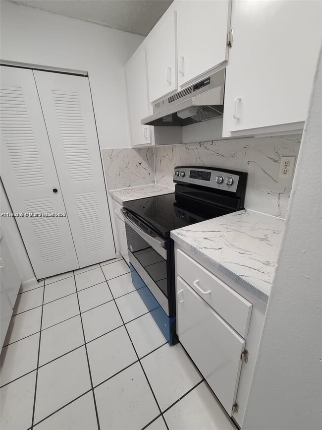 Foto del edificio - 600 NW 32nd Pl