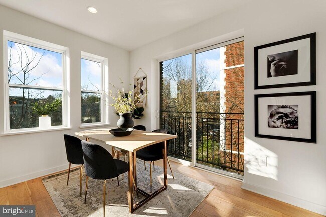 Foto del edificio - 129 W St NW