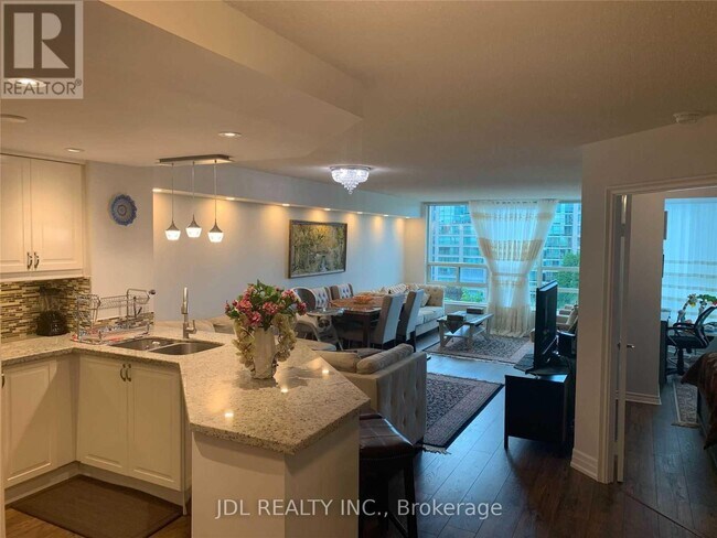 Photo du bâtiment - 7805 Bayview Ave