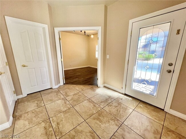 Building Photo - 5014 Tunnel Falls Dr