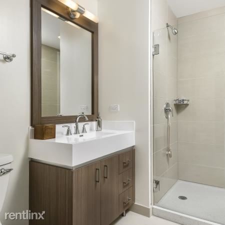 Foto del edificio - 338 E North Water St