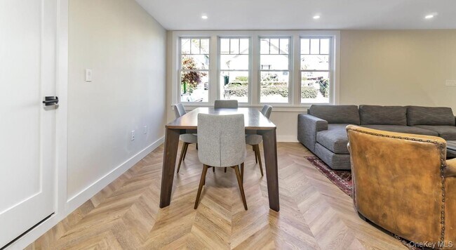 Foto del edificio - 67 Maple Ave