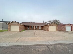 Building Photo - 718-720 N Quiroz Dr