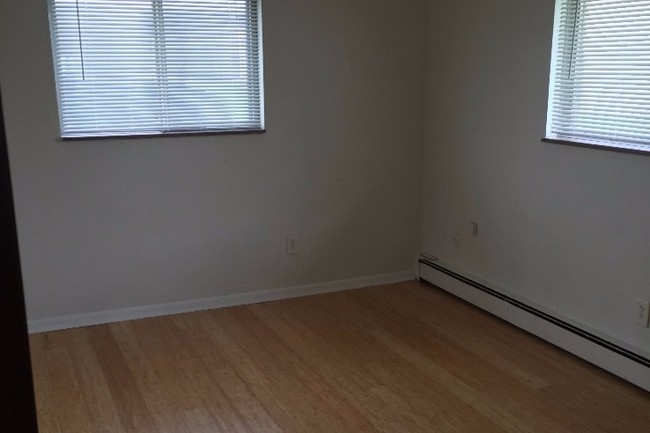 Bedroom - 4308 W 13 Mile Rd