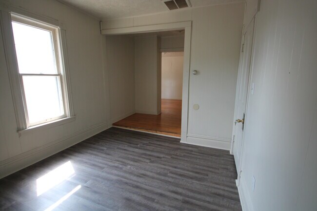 Foto del edificio - 832 W Walnut St