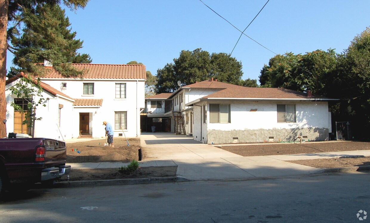 Foto del edificio - 715 Pettis Ave