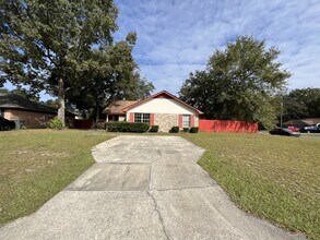 Building Photo - 829 Lost Grove Ln
