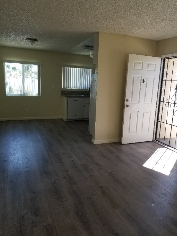 Foto del edificio - 9646 Winter Gardens Blvd