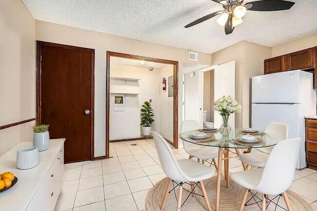 Foto del edificio - 200 NE Woods Chapel Rd