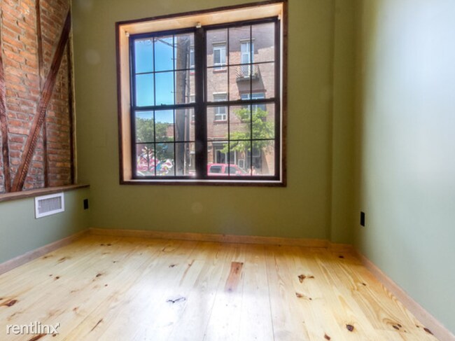 Building Photo - 210 Starr St