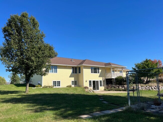 Building Photo - 1551 Valley W Dr