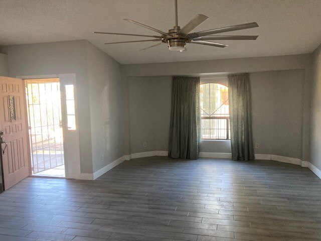 Building Photo - 3165 W Marconi Ave