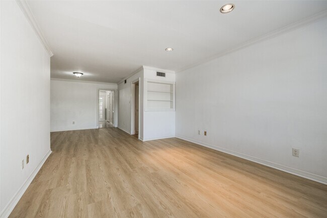 Building Photo - 7225 Beechnut St