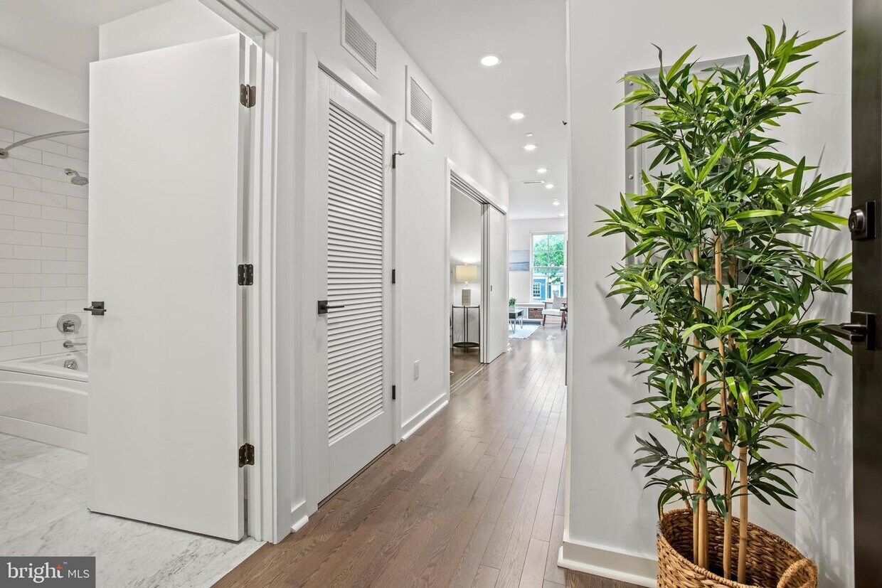 Foto principal - 300 8th St NE