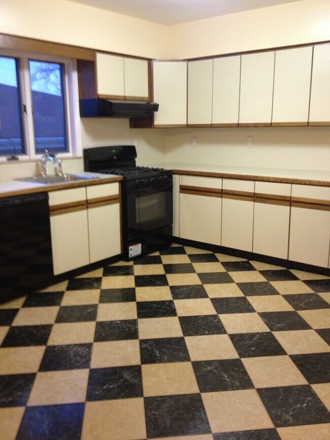 Building Photo - 31 E Harwood Ter