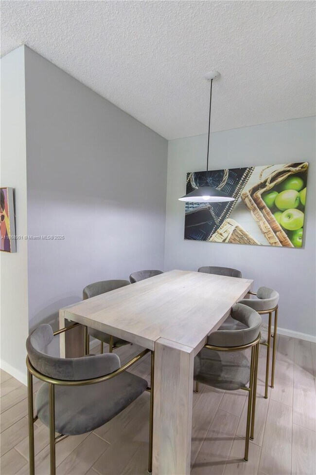 Foto del edificio - 5840 NE 22nd Way