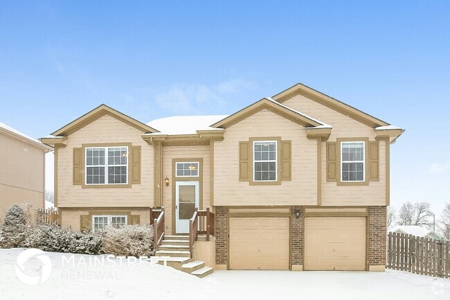 Building Photo - 1600 NW High View Dr