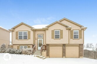 Building Photo - 1600 NW High View Dr