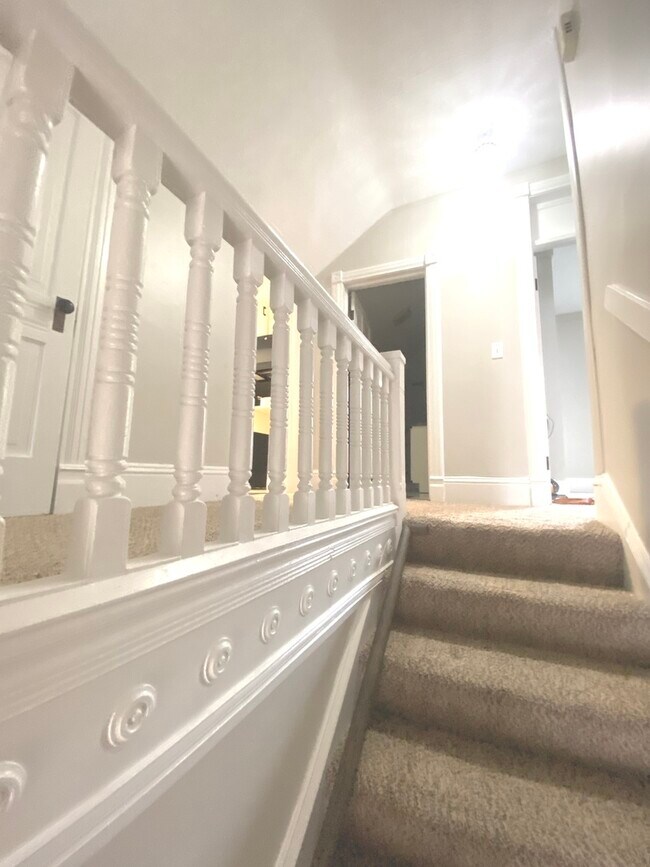 612 E Chestnut St Unit 2, Bloomington, IL 61701 Condo for Rent in