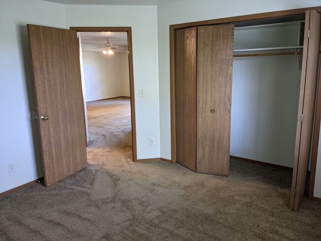 Building Photo - Quiet Neighborhood in Tiffin - 2 Bedroom 1 Bath Condo