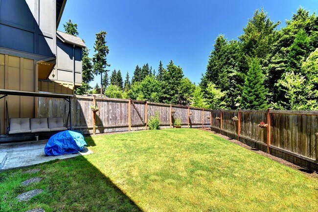 Building Photo - Available July 1st >> Gorgeous, Modern 3BR...