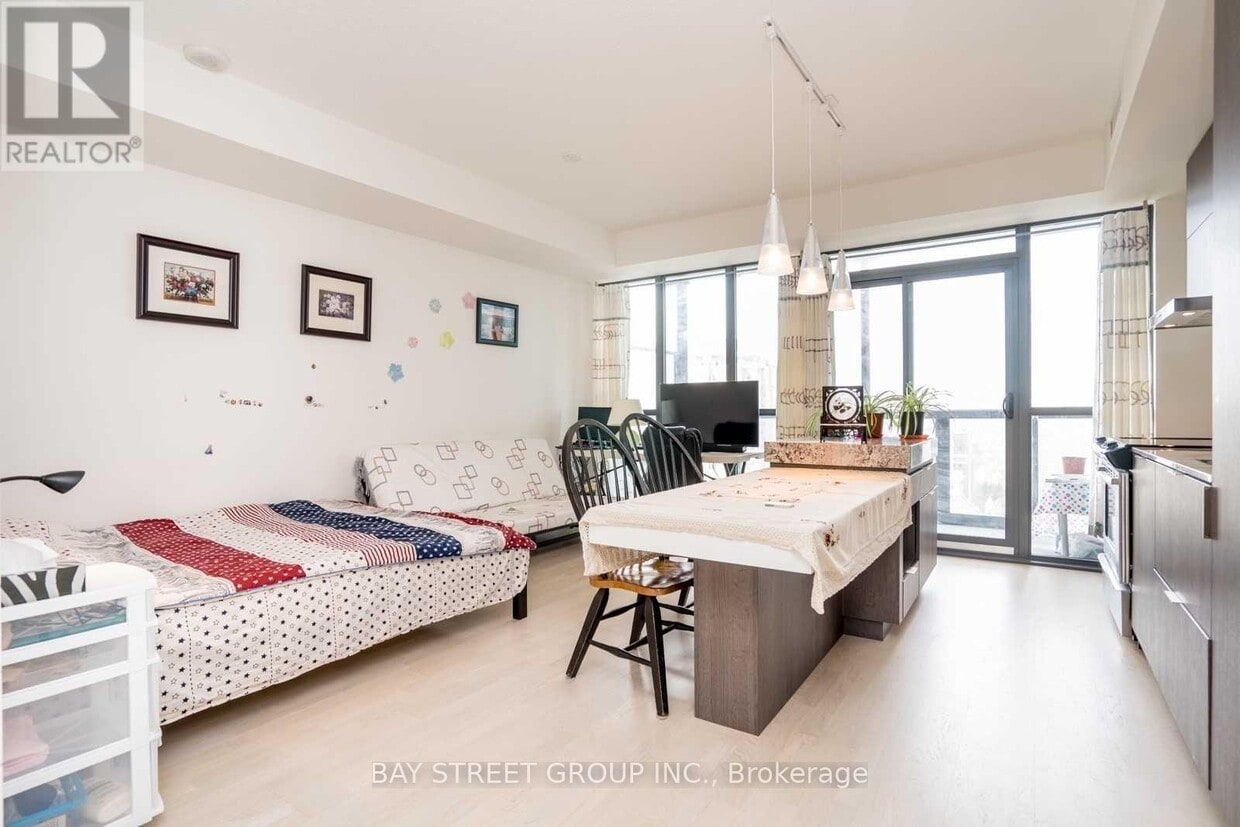 Primary Photo - 101 Charles St E