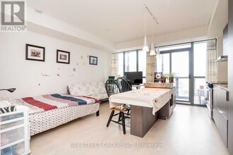 Building Photo - 101 Charles St E