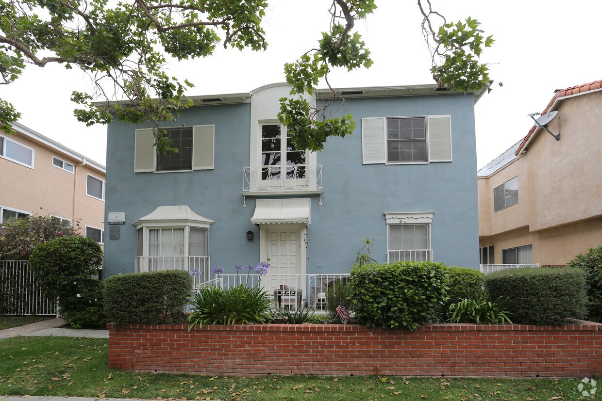 Building Photo - 447-449 1/2 S Maple Dr